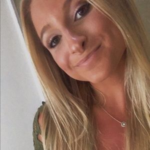 Meet your Posher, Corinne